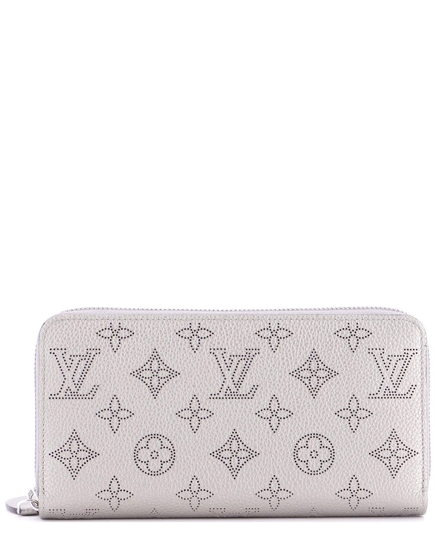 Pre-owned Louis Vuitton Silver Mahina Leather Zippy Wallet (authentic Pre-loved)
