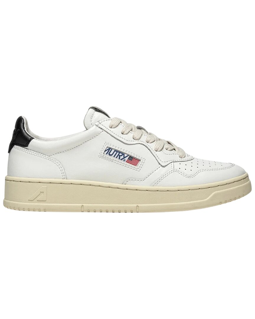 Autry Medalist Low Sneaker With Contrast Heel Tab In White