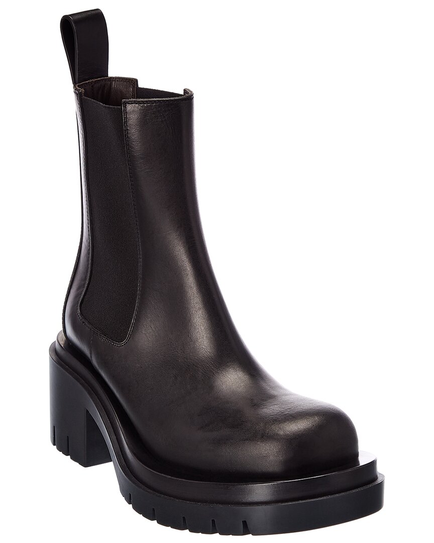 Bottega Veneta The Lug Leather Ankle Boots In Black