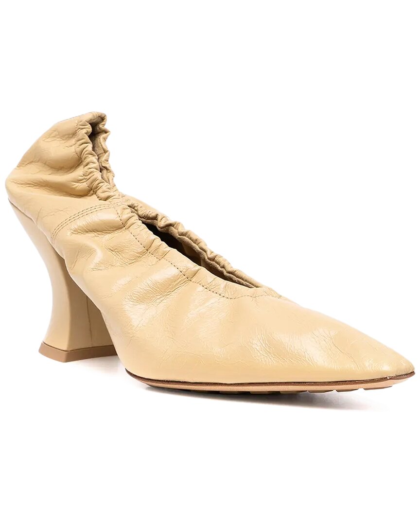 Bottega Veneta Almond Leather Pump In White