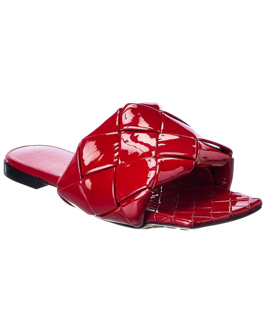 Bottega Veneta The Lido Intrecciato Patent Sandal In Red