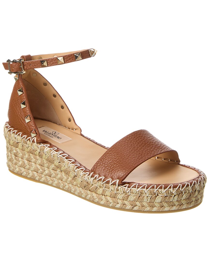Valentino Garavani Valentino Rockstud 55 Grainy Leather Platform Sandal In Beige