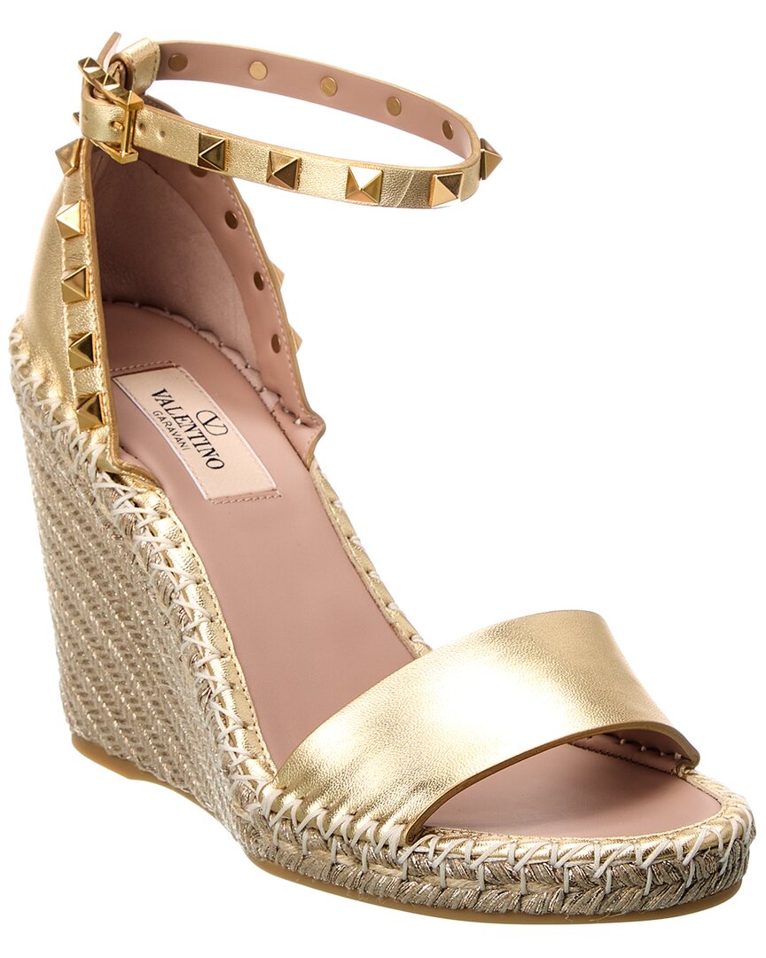 Shop Valentino Rockstud 100 Leather Wedge Sandal In Gold