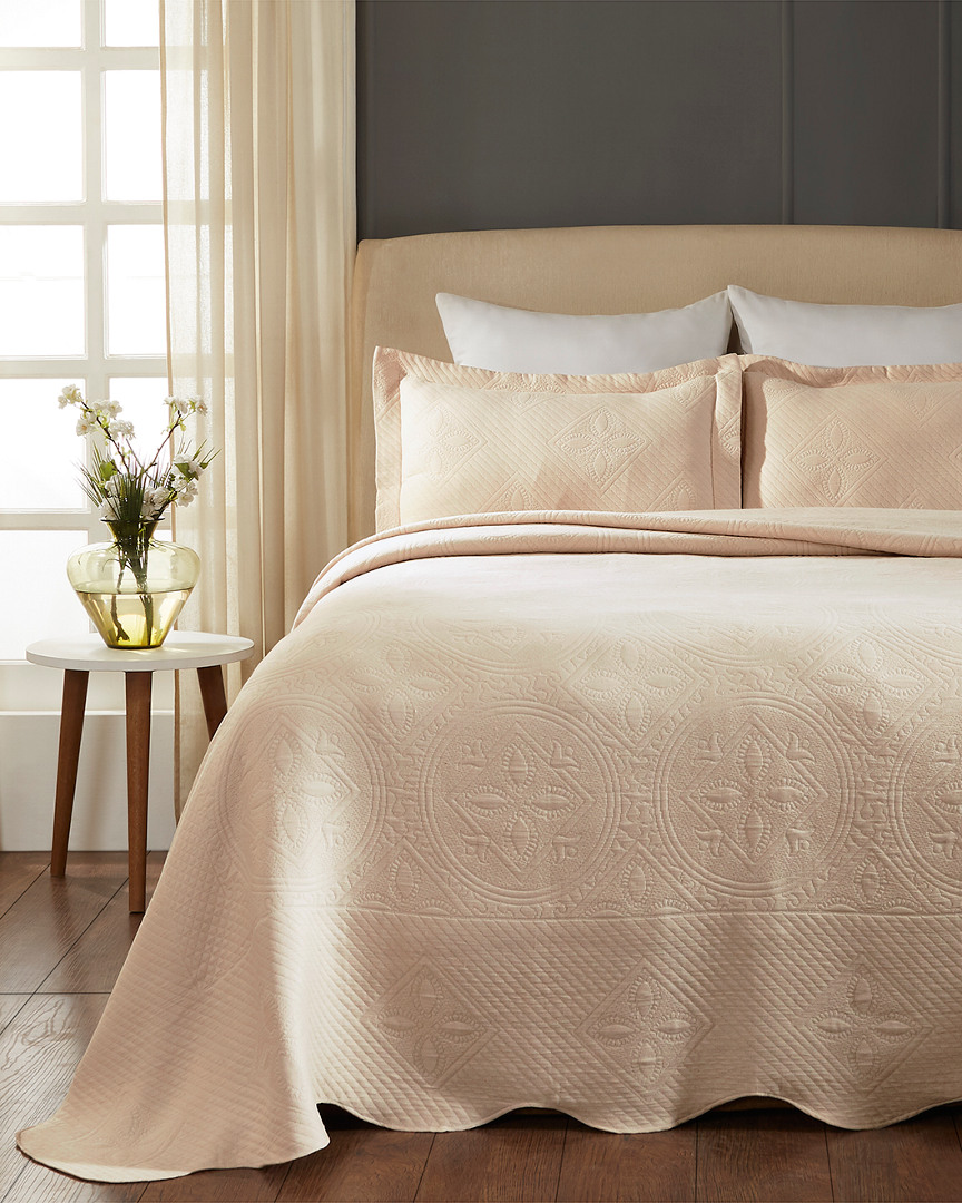 Superior Cotton Celtic Circle Matelasse Bedspread Set In Neutral