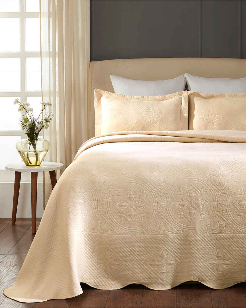 Superior Cotton Celtic Circle Matelasse Bedspread Set In Neutral