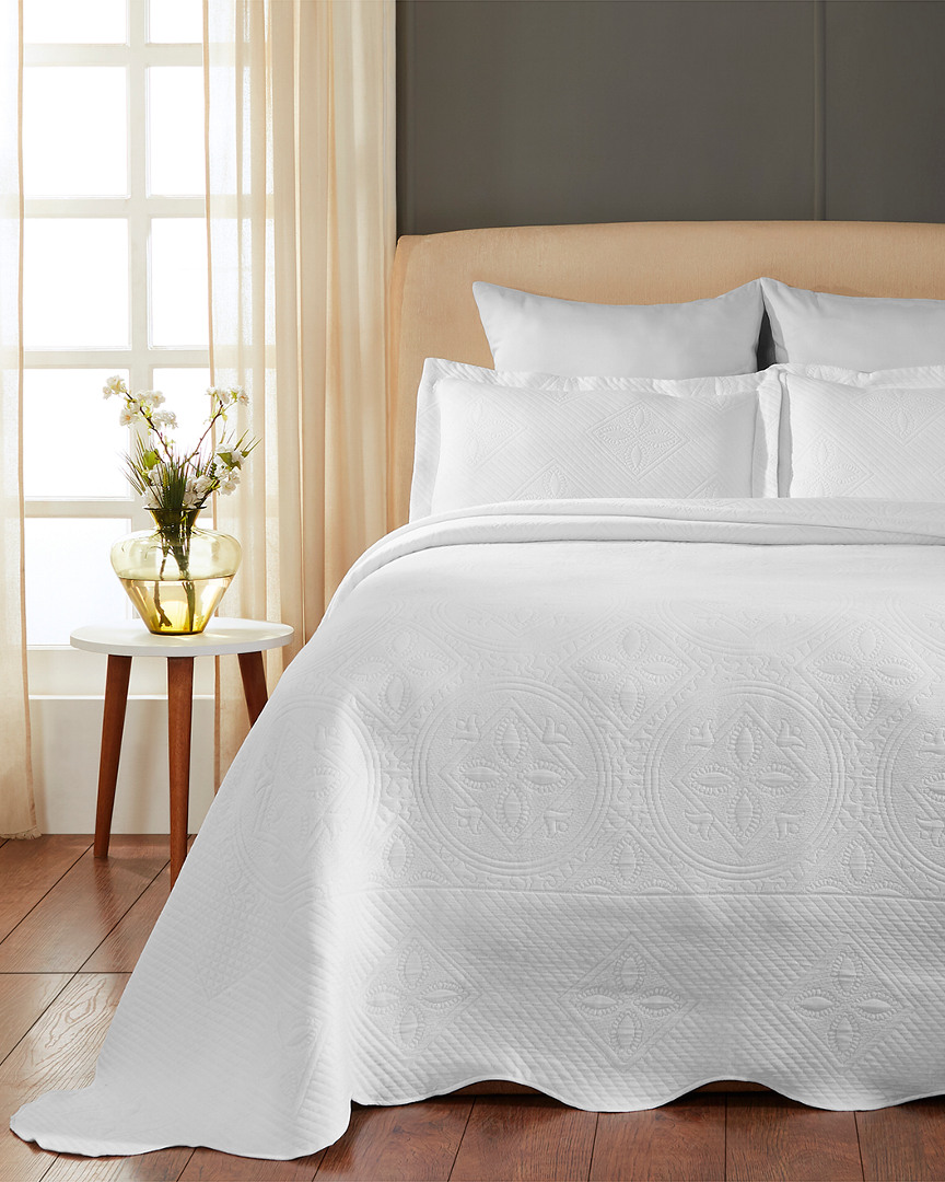 Superior Cotton Celtic Circle Matelasse Bedspread Set In White