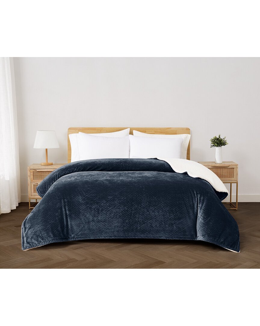 Cannon Carved Fluffy Blanket In Blue