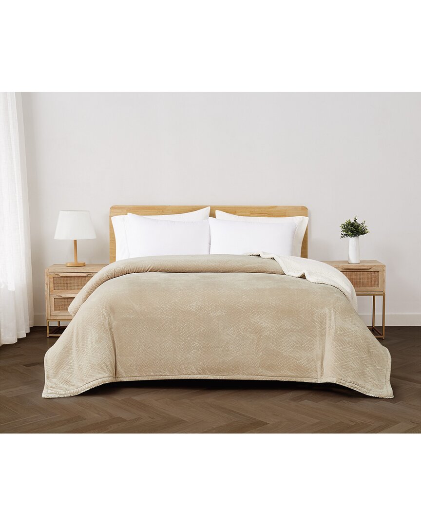 Cannon Carved Fluffy Blanket