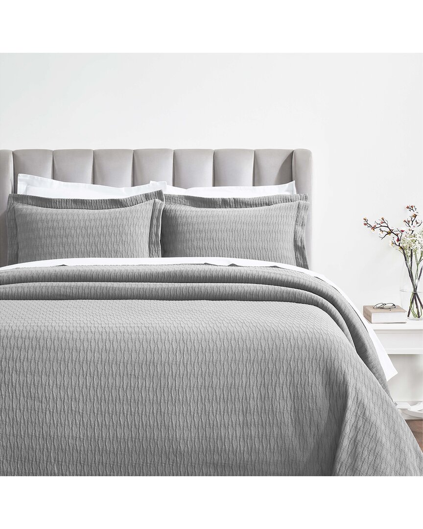 Superior Calvert Medium Weight Geometric Matelasse Bedspread Set In Grey