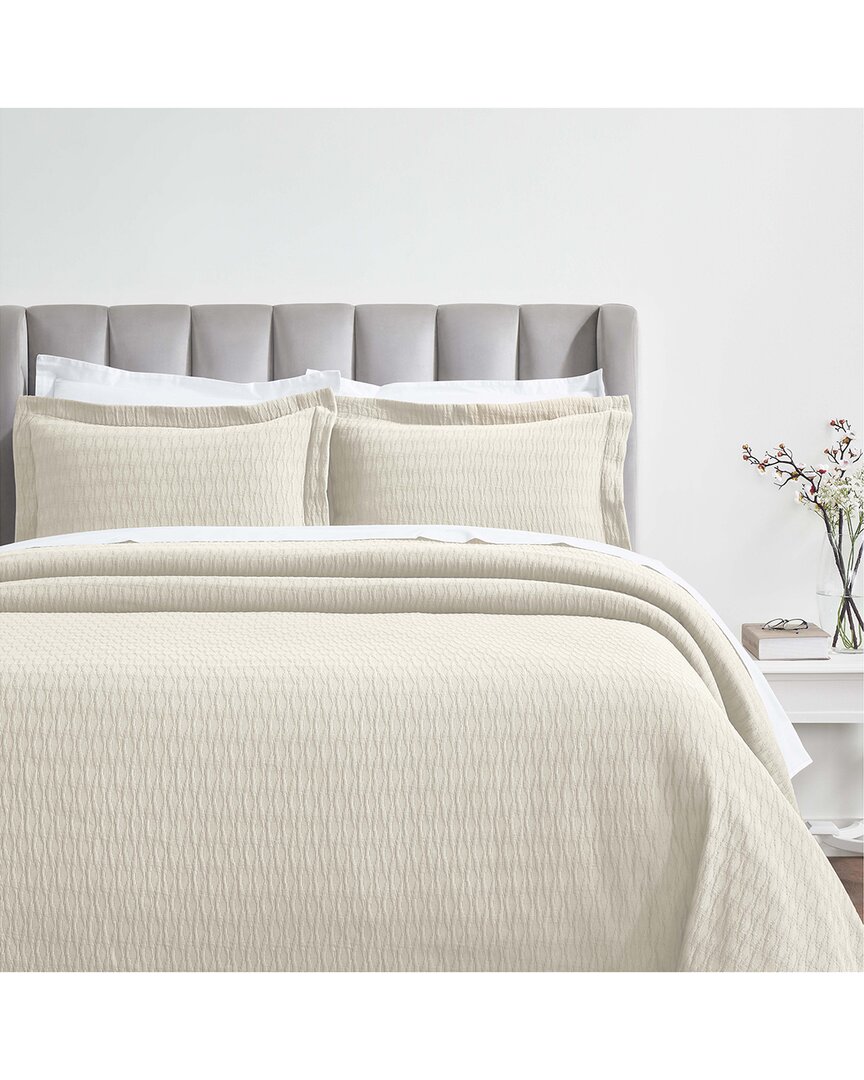 SUPERIOR SUPERIOR CALVERT MEDIUM WEIGHT GEOMETRIC MATELASSE BEDSPREAD SET