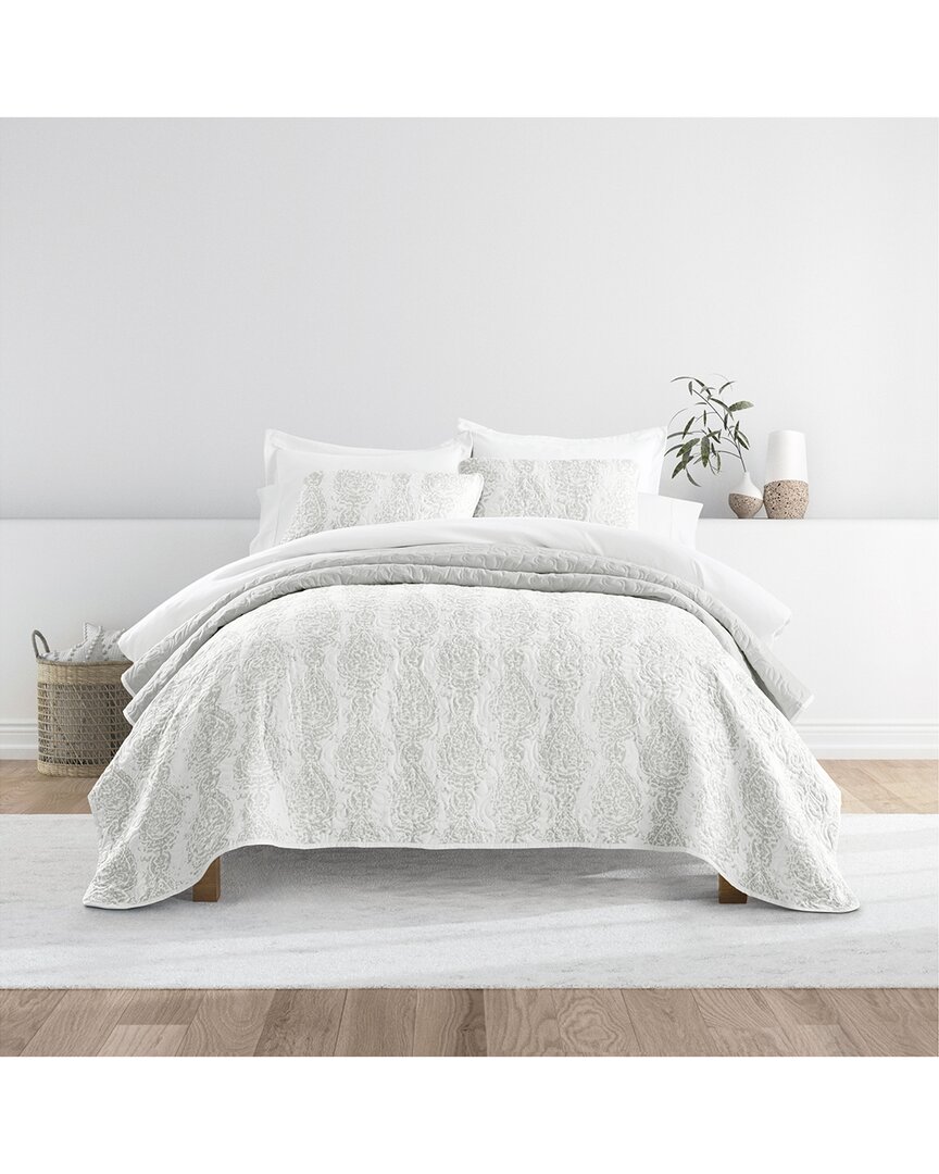 Home Collection All Season Distressed Damask Reversible Quilt Set In Gray