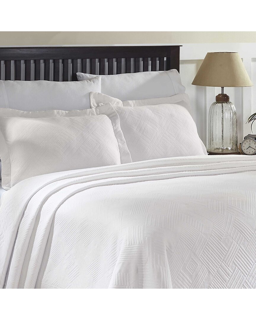Superior Geometric Fret Cotton Jacquard Matelasse Scalloped Bedspread Set In White