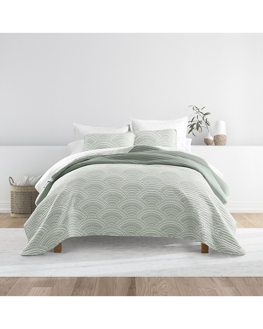 Home Collection All Season Scallop Reversible Quilt Set In Green