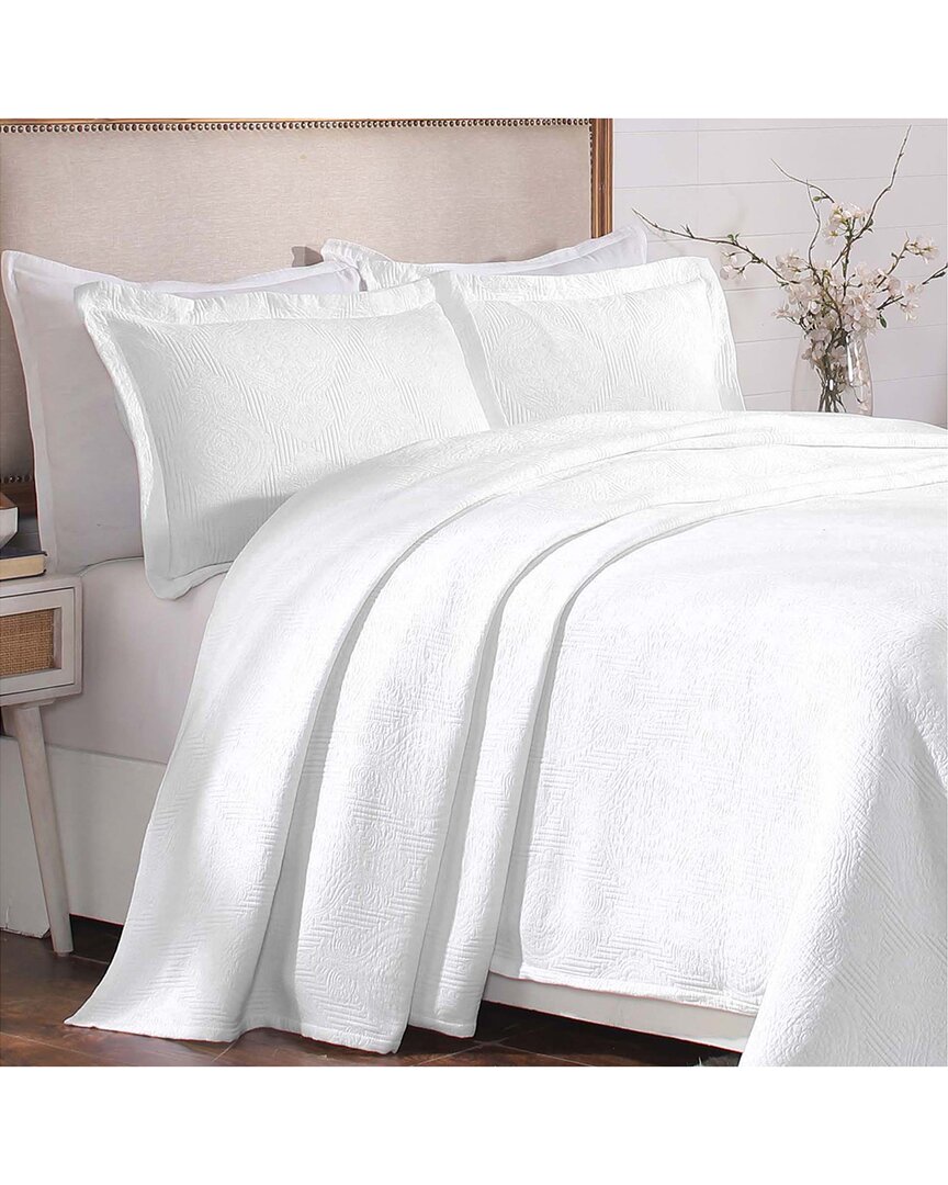 Superior Victory Matelasse Jacquard Scrolling Medallion Bedspread Set