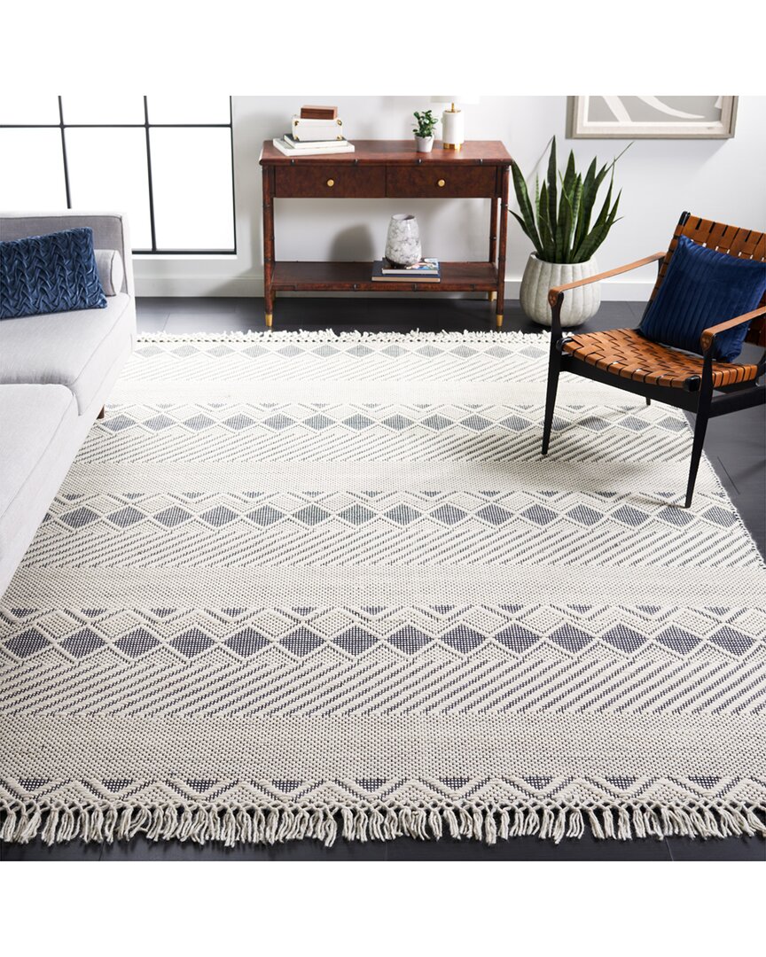 Safavieh Natura Wool Rug In White