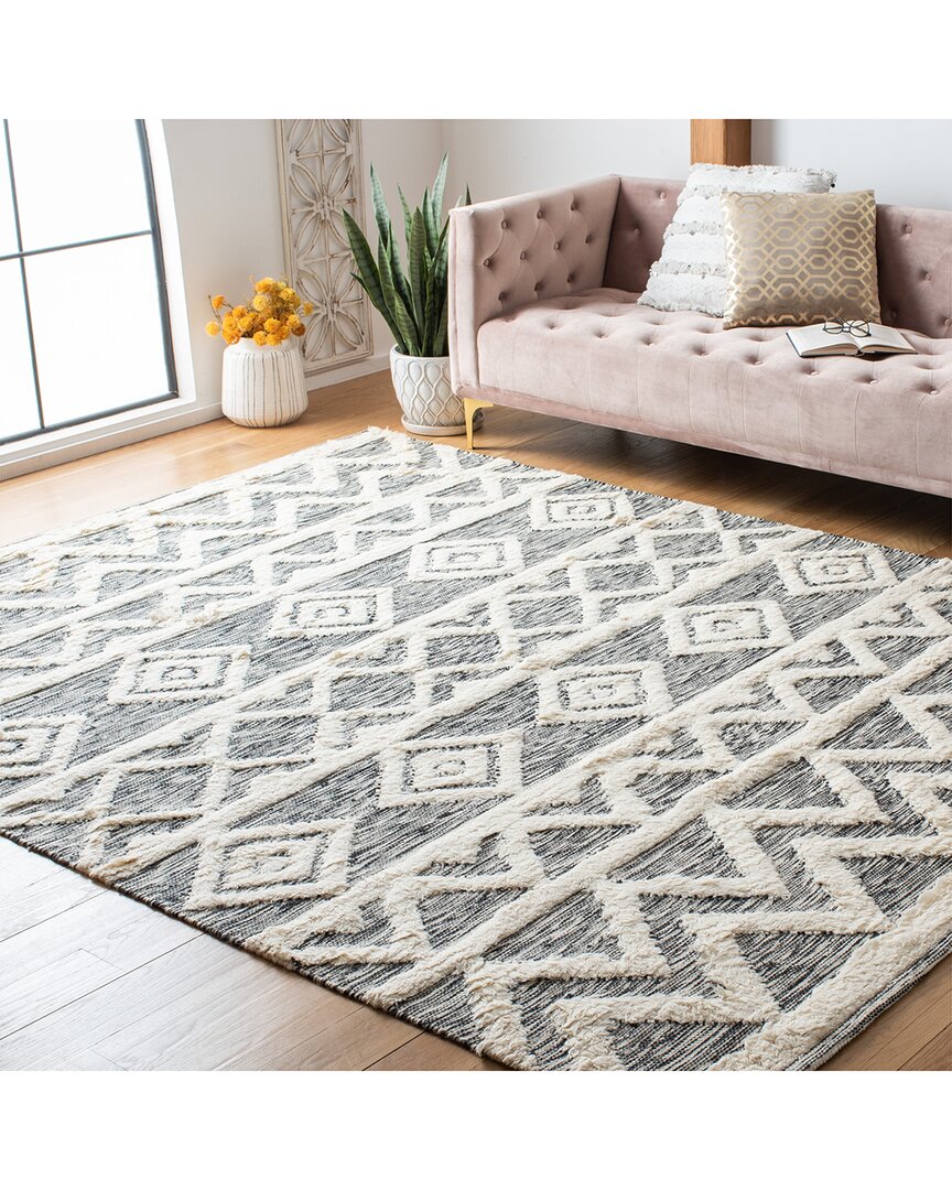Safavieh Kenya Hand Woven Wool Rug In Ivory