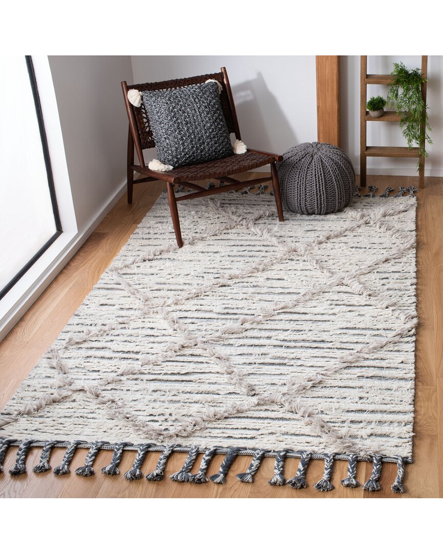 Safavieh Kenya Hand Woven Wool Rug In Ivory